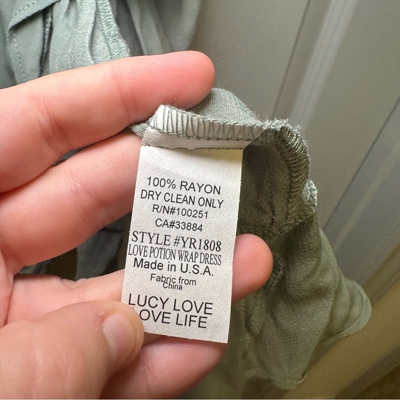 NWT Lucy Love Green V Neck Cold Shoulder Ruffle Accent Potion Wrap Dress S - Picture 8 of 11